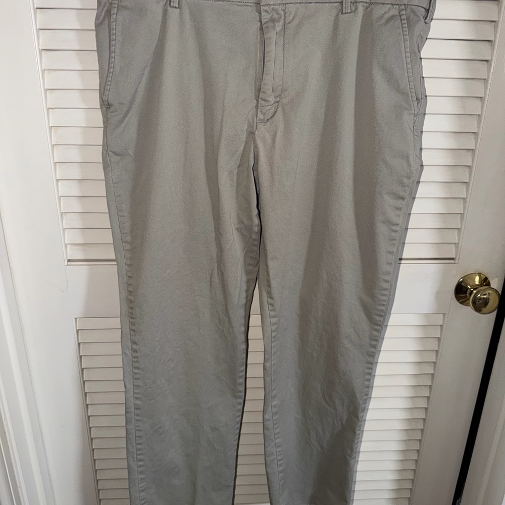 Izod Men's Light Khaki Chinos